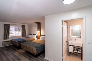 Desk, iron/ironing board, free WiFi, bed sheets - Central Phoenix Hotel (Phoenix)