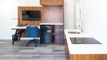 Enkeltrom – standard | Skrivebord, strykejern/-brett, wi-fi (inkludert) og sengetøy