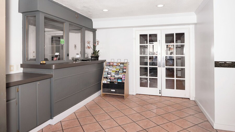 Central Phoenix Hotel