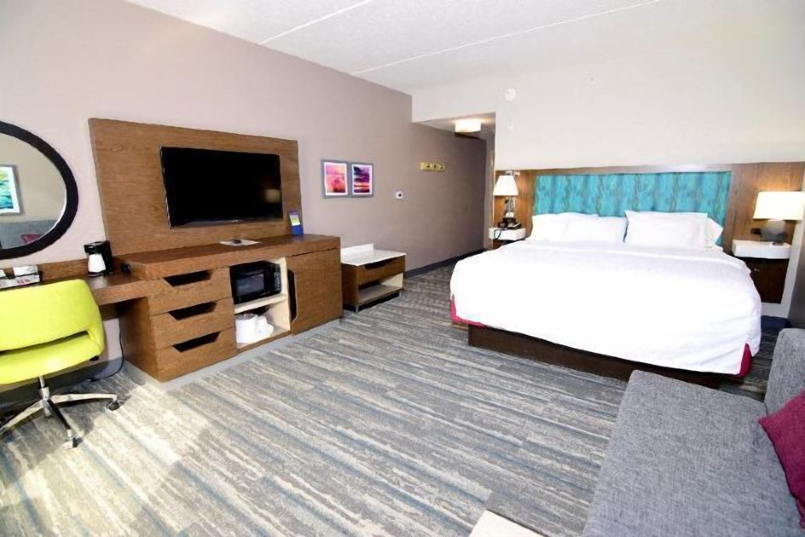 Luxe beddengoed, pillowtop-bedden, een kluis op de kamer, een bureau