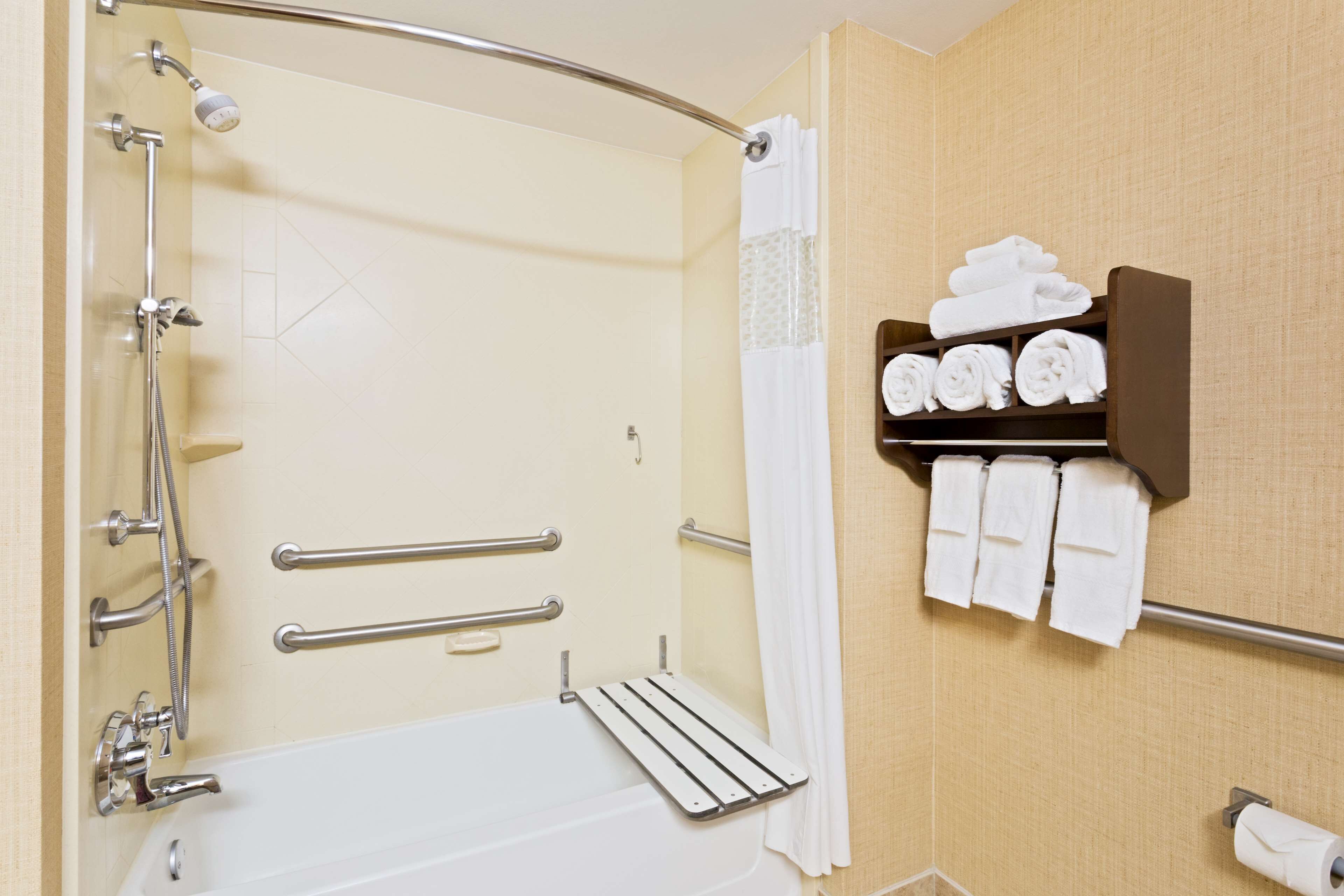 one king bed, non-smoking, accessible | bathroom | combined shower/bathtub, free toiletries, hair dryer, towels