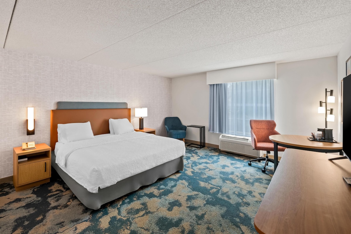 Room, 1 King Bed, Accessible, Non Smoking | Premium bedding, desk, laptop workspace, blackout drapes