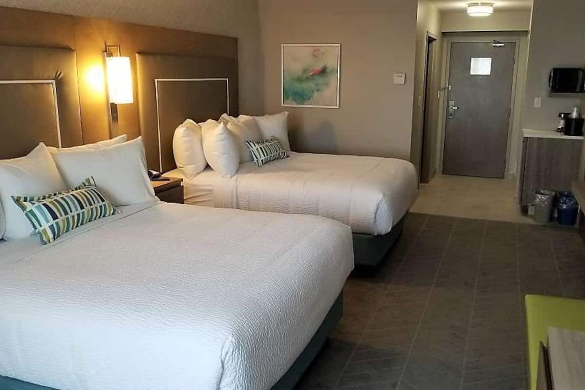 1 bedroom, premium bedding, in-room safe, desk