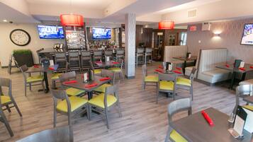 Frukost, lunch och middag serveras