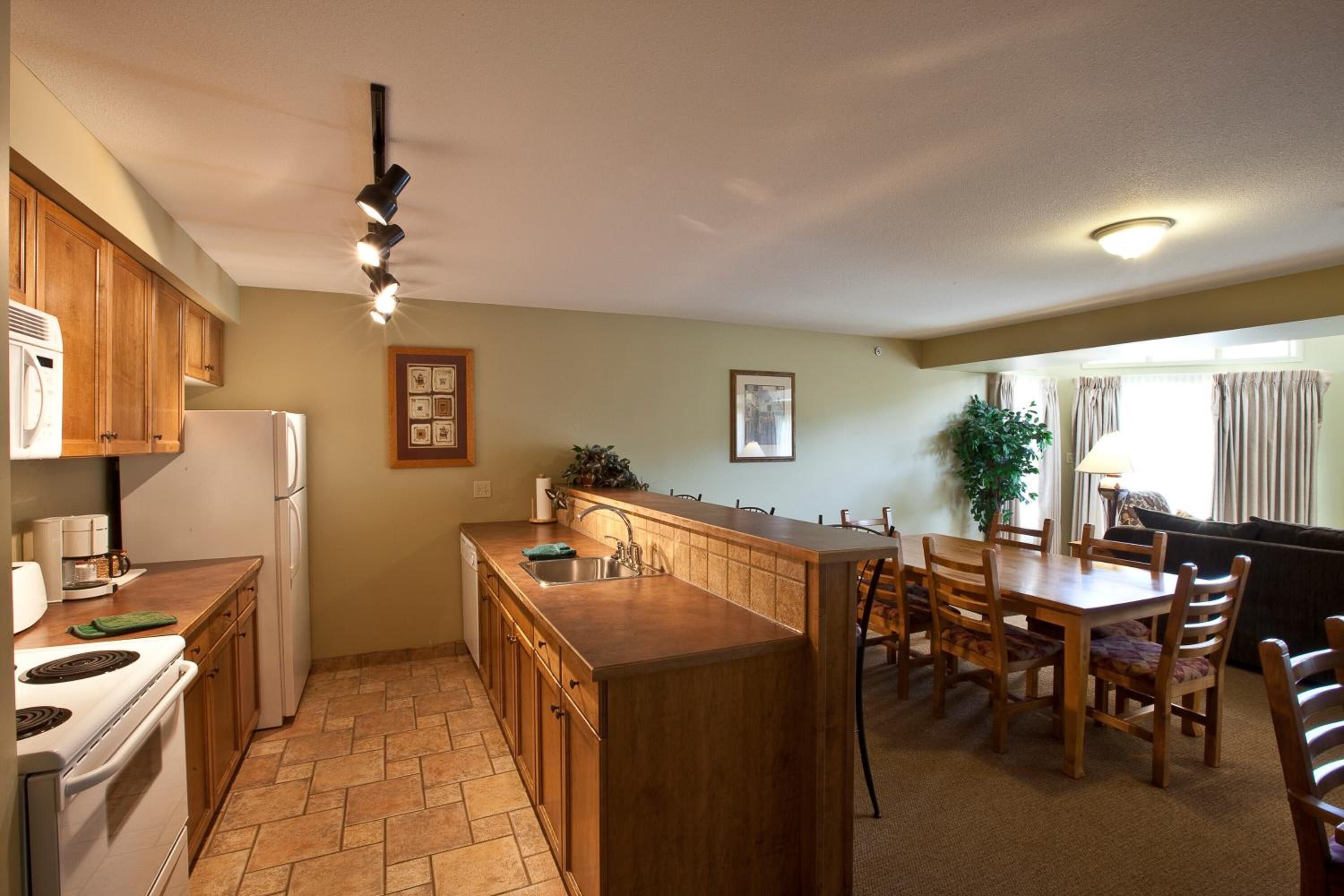 fridge, coffee/tea maker, electric kettle