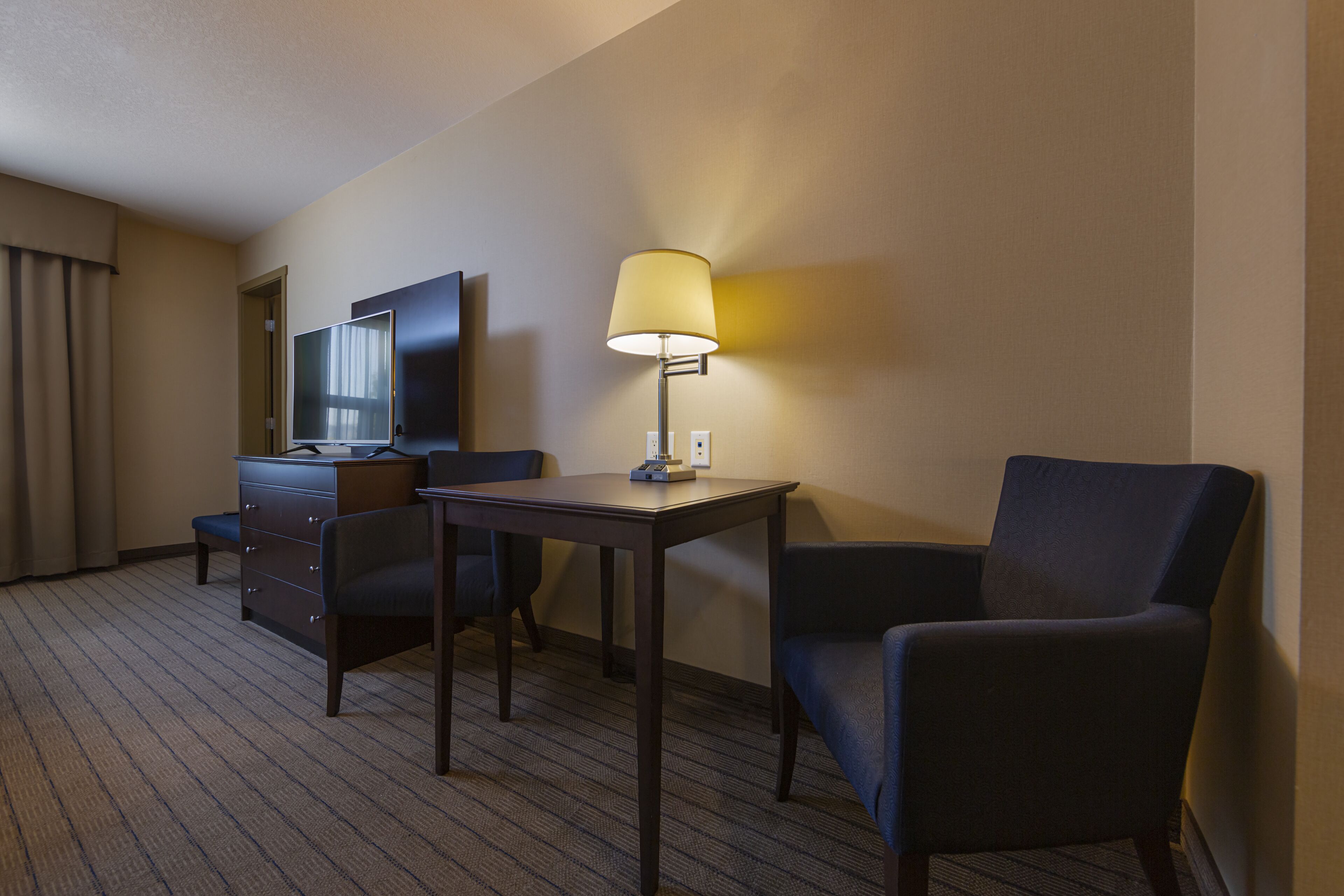 family suite, non smoking | pillow-top beds, desk, blackout curtains, iron/ironing board