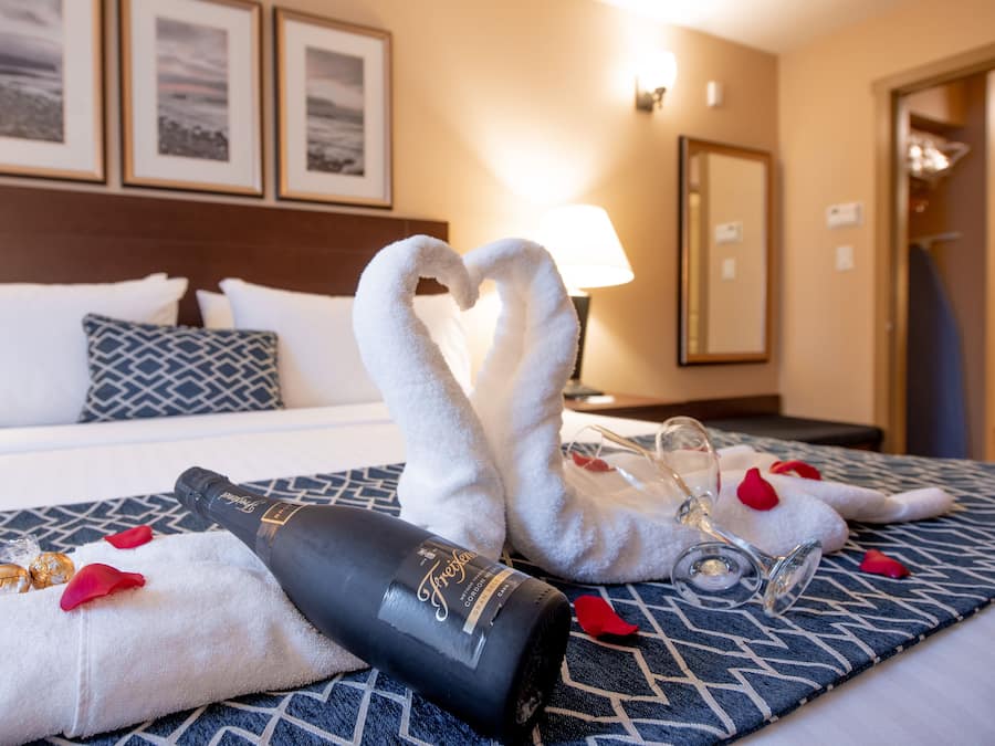 Suite, 1 King-Bett und Schlafsofa, Nichtraucher, Whirlpool | Pillowtop-Betten, Schreibtisch, Verdunkelungsvorhänge