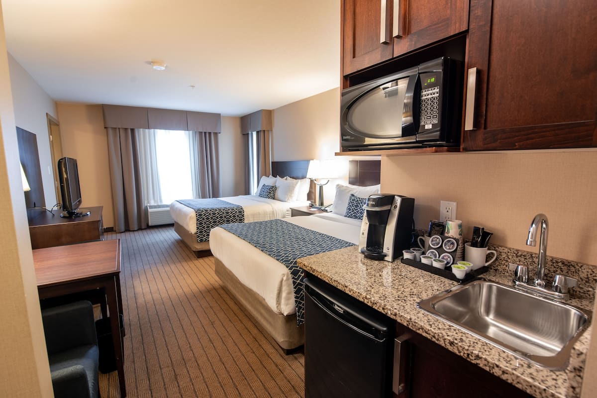 family suite, non smoking | pillow-top beds, desk, blackout curtains, iron/ironing board