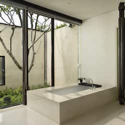 Separate tub and shower, deep soaking tub, free toiletries, hair dryer