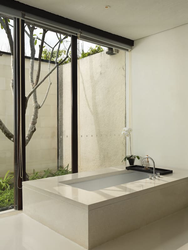 Separate tub and shower, deep soaking tub, free toiletries, hair dryer