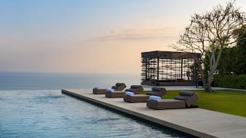 Habitación, 3 habitaciones (Cliff Edge Villa) | Vista a la playa o el mar