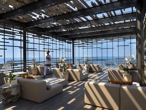 Bar (on property) - Alila Villas Uluwatu, Bali (Pecatu)