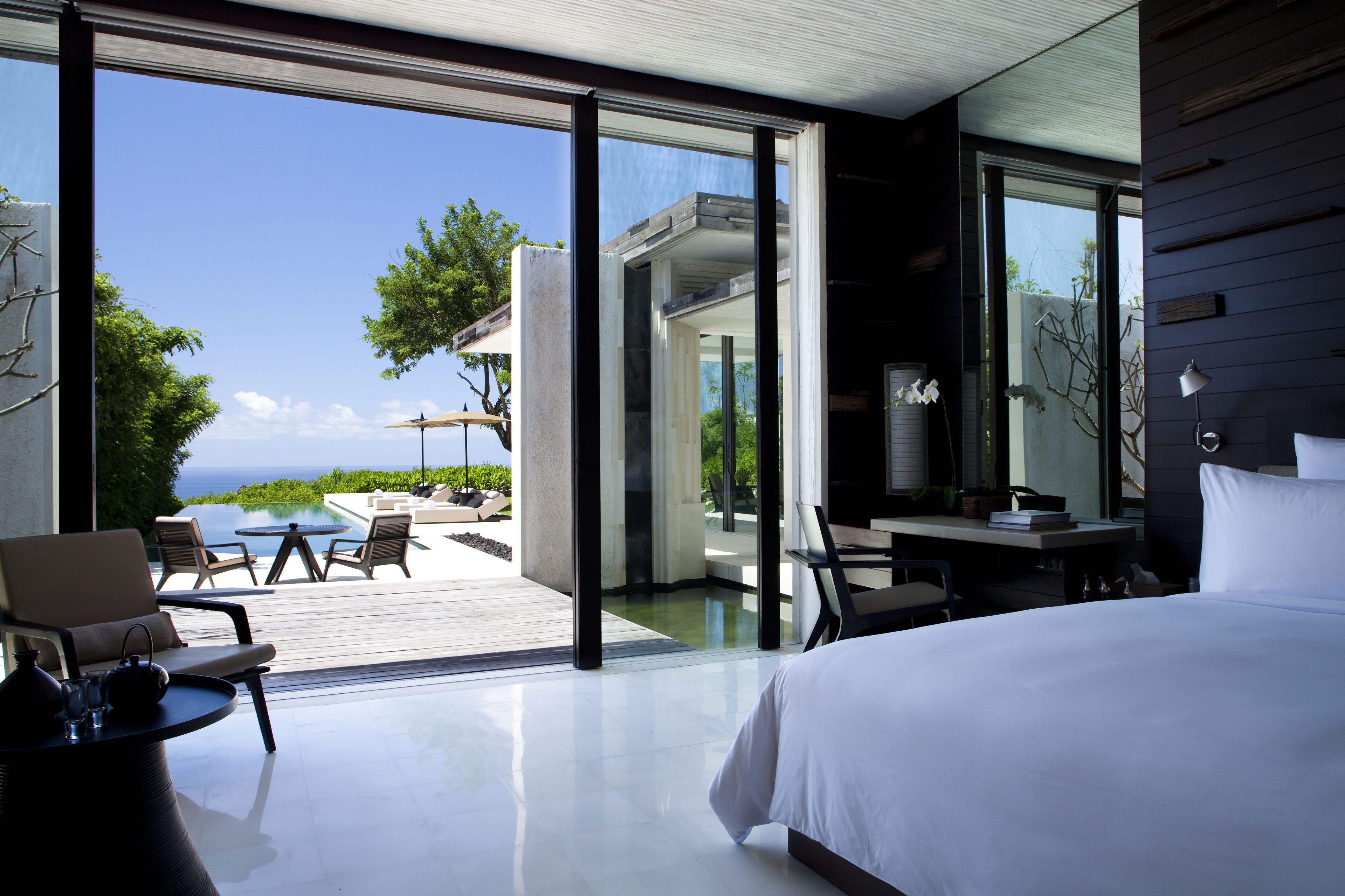 Habitación, 3 habitaciones (Cliff Edge Villa) | Ropa de cama de alta calidad, minibar, caja fuerte y escritorio