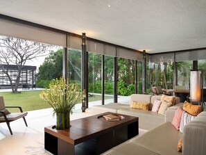 LED-TV og DVD-spiller