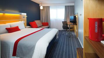 Standard-herbergi - 1 tvíbreitt rúm með svefnsófa (with Free Hot Breakfast) | Skrifborð, myrkratjöld/-gardínur, straujárn/strauborð