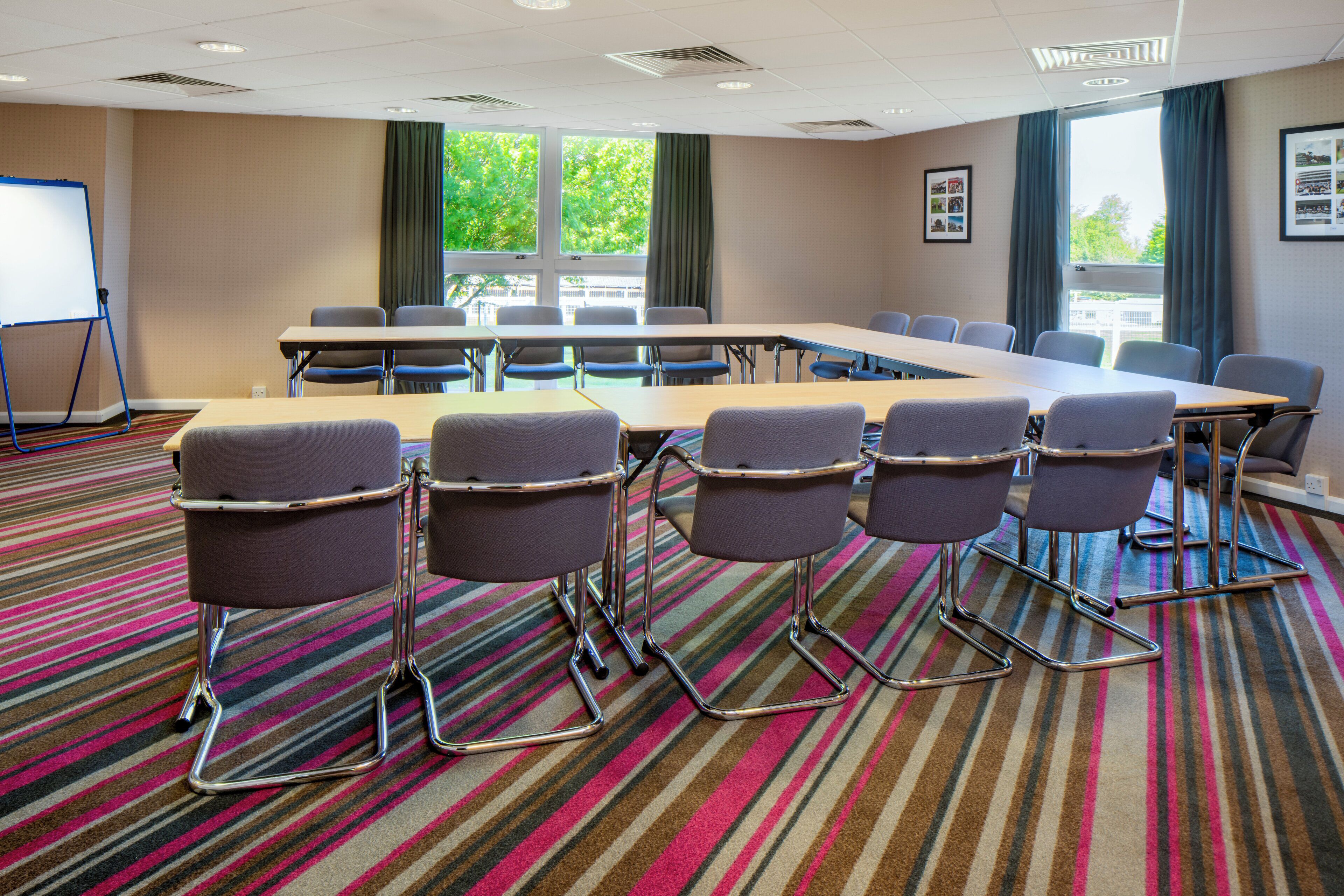Photo - Holiday Inn Express London - Epsom Downs by IHG