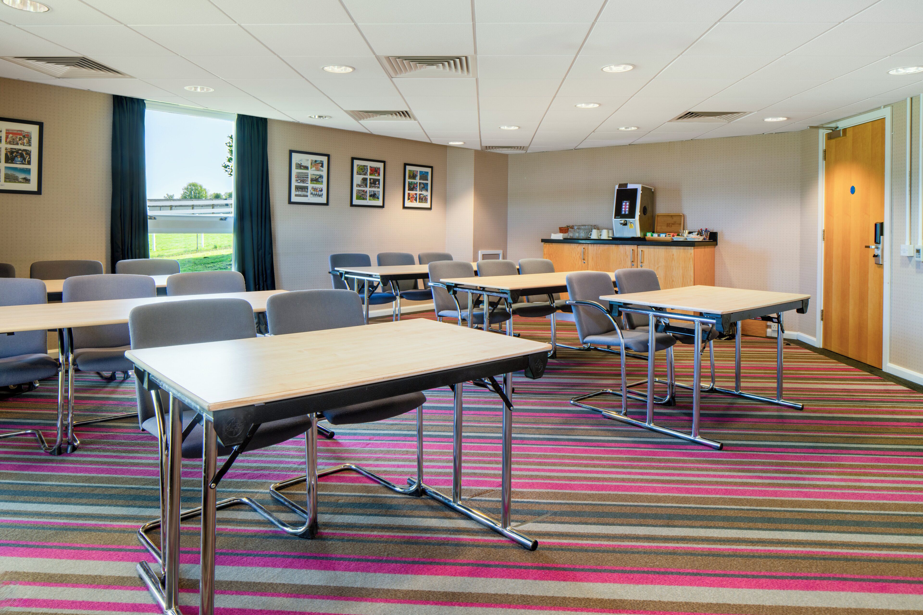 Foto - Holiday Inn Express London-Epsom Downs by IHG