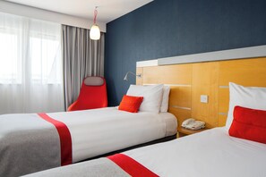 Standard Room, 2 Single Beds (with Free Hot Breakfast) | Desk, blackout curtains, iron/ironing board, free cots/infant beds