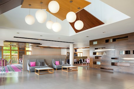 Exterior. Holiday Inn Express London-Epsom Downs by IHG