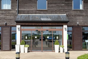Exterior - Holiday Inn Express London-Epsom Downs by IHG (Epsom)