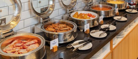 Gratis komplett frukost varje dag