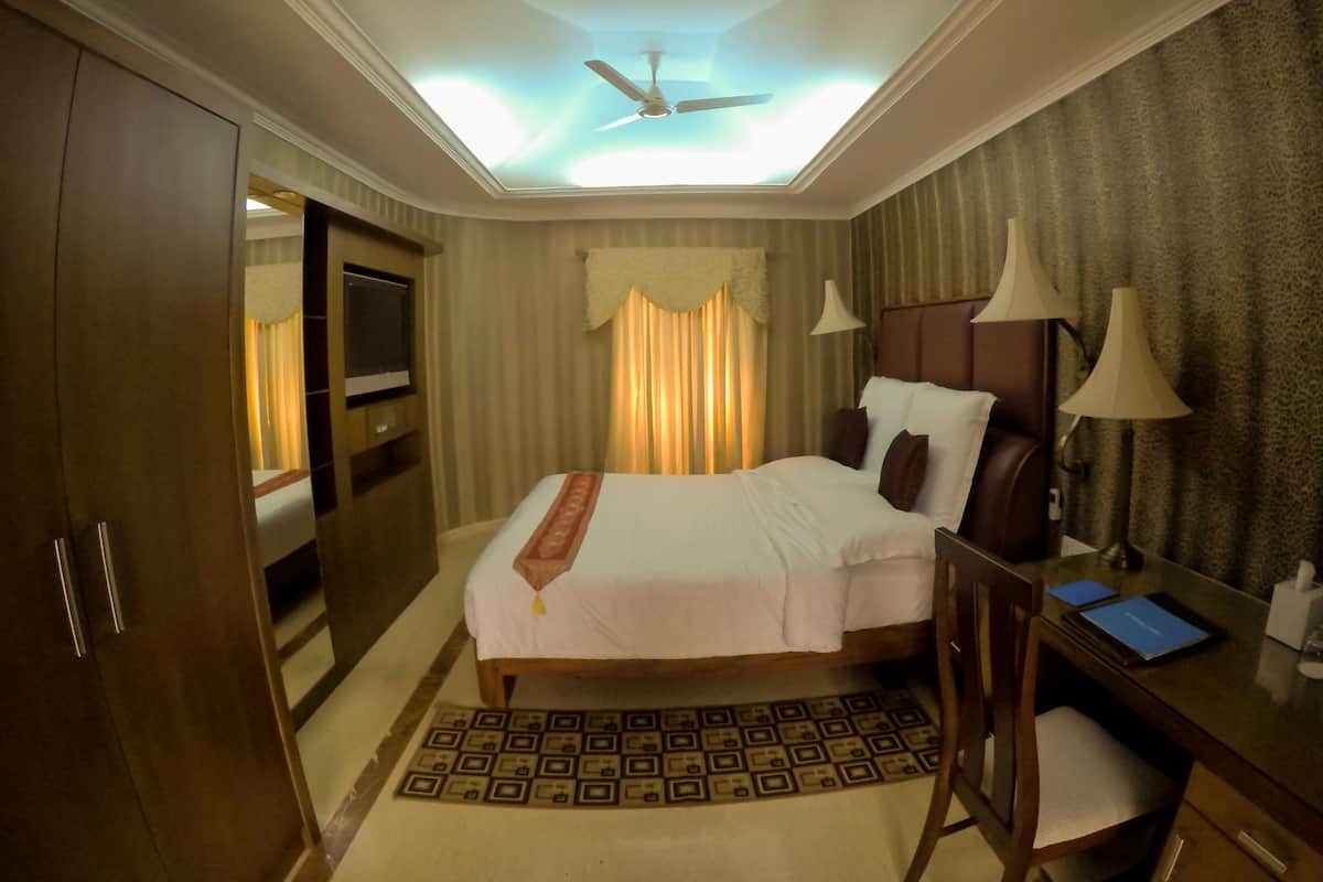 grand deluxe | 1 bedroom, premium bedding, minibar, in-room safe