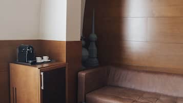 Executive Room, 1 Katil Ratu (Queen), City View | Peralatan tempat tidur premium, bar mini, peti besi dalam bilik
