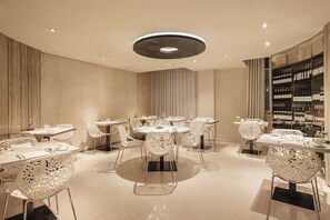 Se sirven almuerzos, cenas y cocina mediterránea 