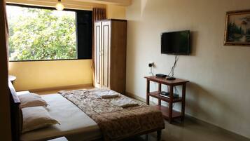 Comfort-Doppelzimmer, 1 Schlafzimmer | Hochwertige Bettwaren, Minibar, Schreibtisch, Verdunkelungsvorhänge