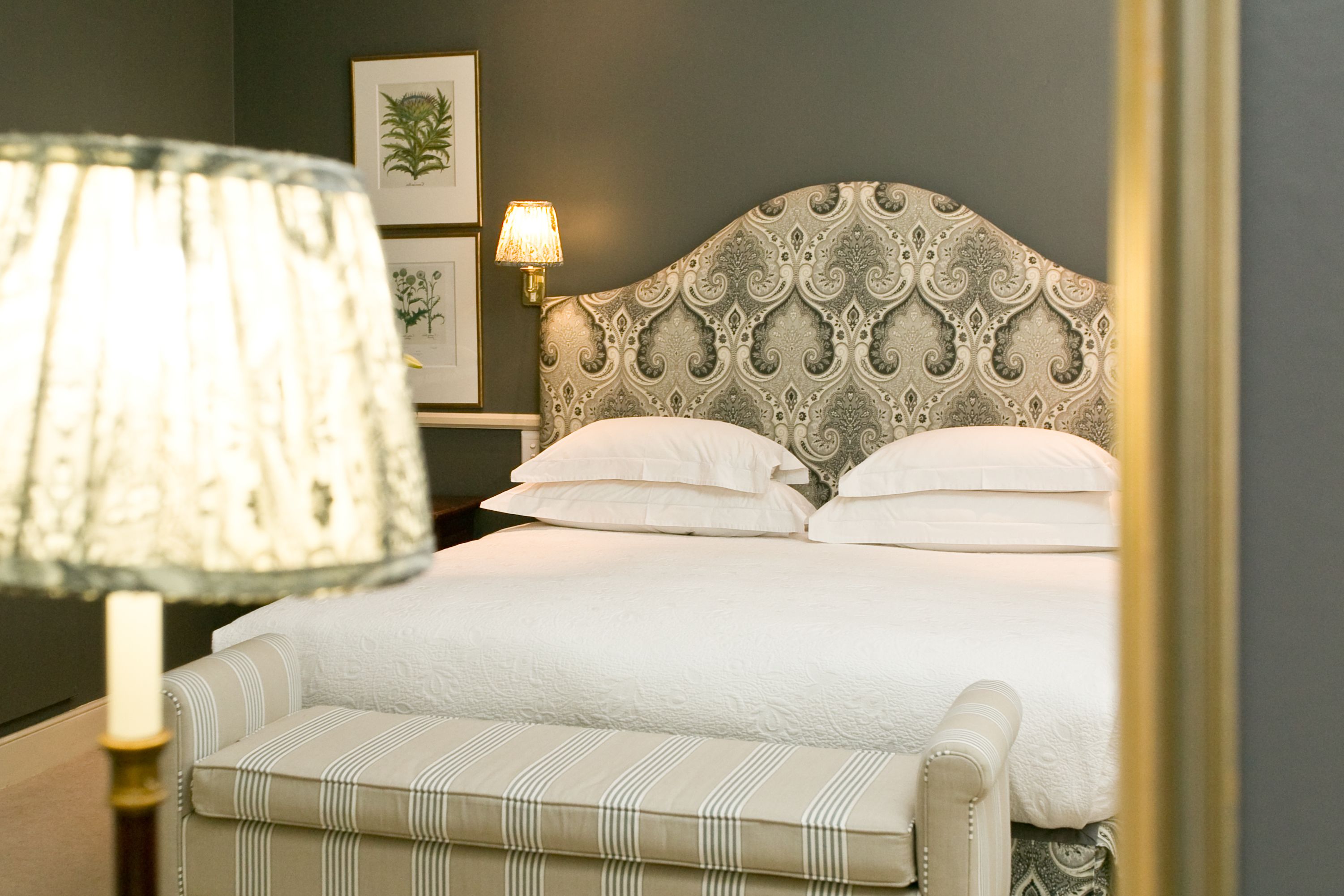 Habitación de lujo | Ropa de cama de alta calidad, edredones de plumas, minibar y caja fuerte