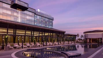 Outdoor pool, sun loungers