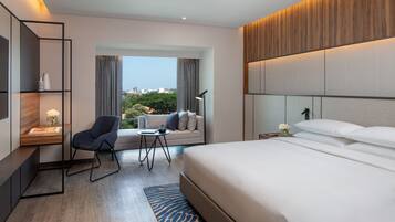 Minibar, Zimmersafe, Schreibtisch, laptopgeeigneter Arbeitsplatz