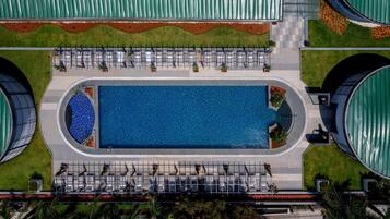 Outdoor pool, sun loungers
