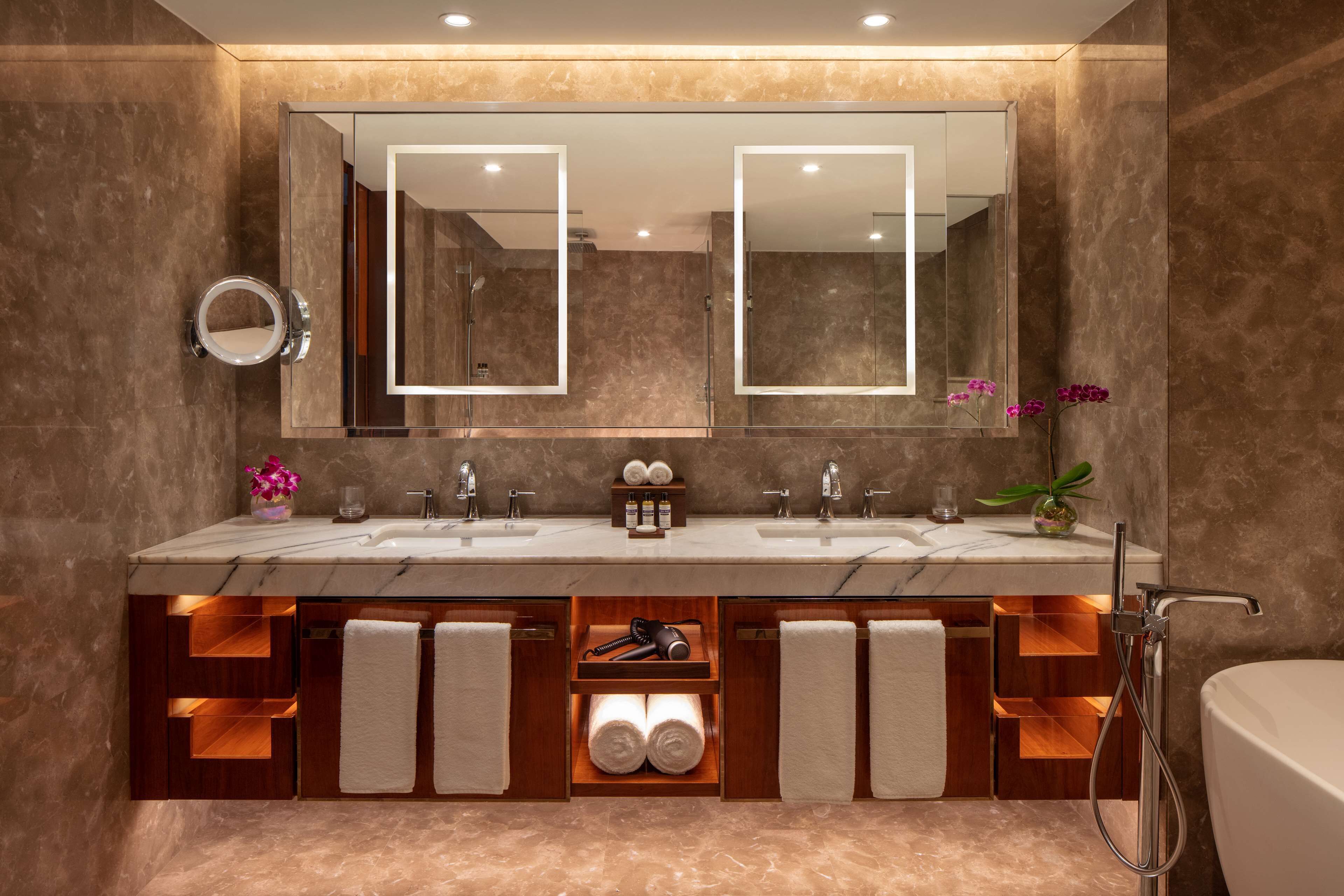 separate bathtub and shower, rainfall showerhead, free toiletries