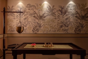 Couples treatment rooms, sauna, steam room, body treatments