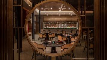 3 restaurants; breakfast, lunch, dinner and brunch served