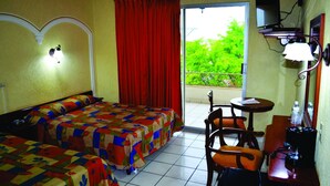 A hotel room with two beds, a balcony, a small table, a chair, and a TV. - Hotel Davimar (Guamuchil)