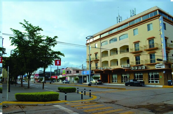 Vista frontal de la propiedad