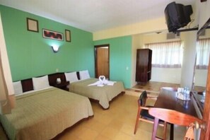 In-room safe, desk, blackout curtains, iron/ironing board - Hotel Palenque (Palenque)