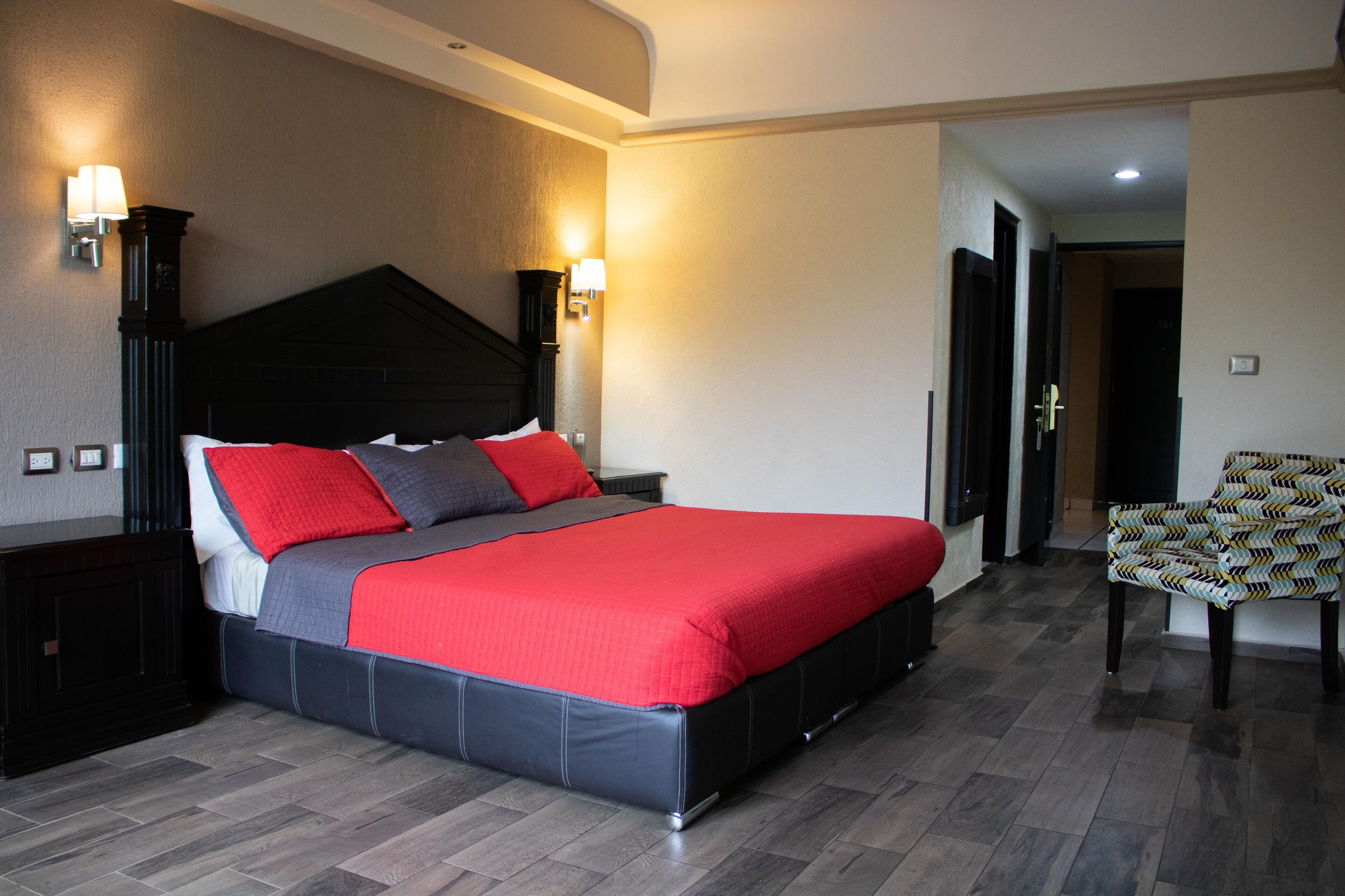 Superior-Zimmer | Hochwertige Bettwaren, Minibar, Zimmersafe, kostenloses WLAN