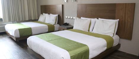 Habitación cuádruple ejecutiva | Ropa de cama de alta calidad y minibar