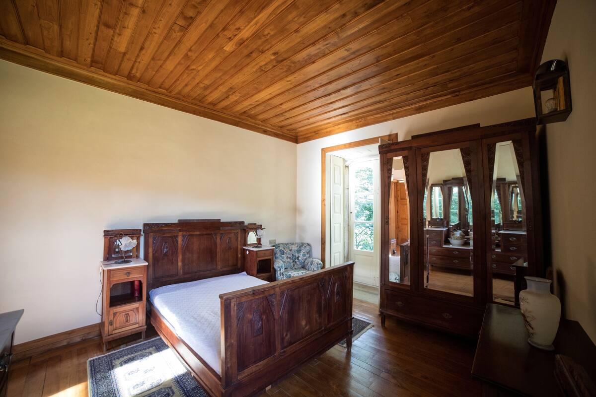 Quarto casal ou duplo | Individualmente decorados, berços grátis