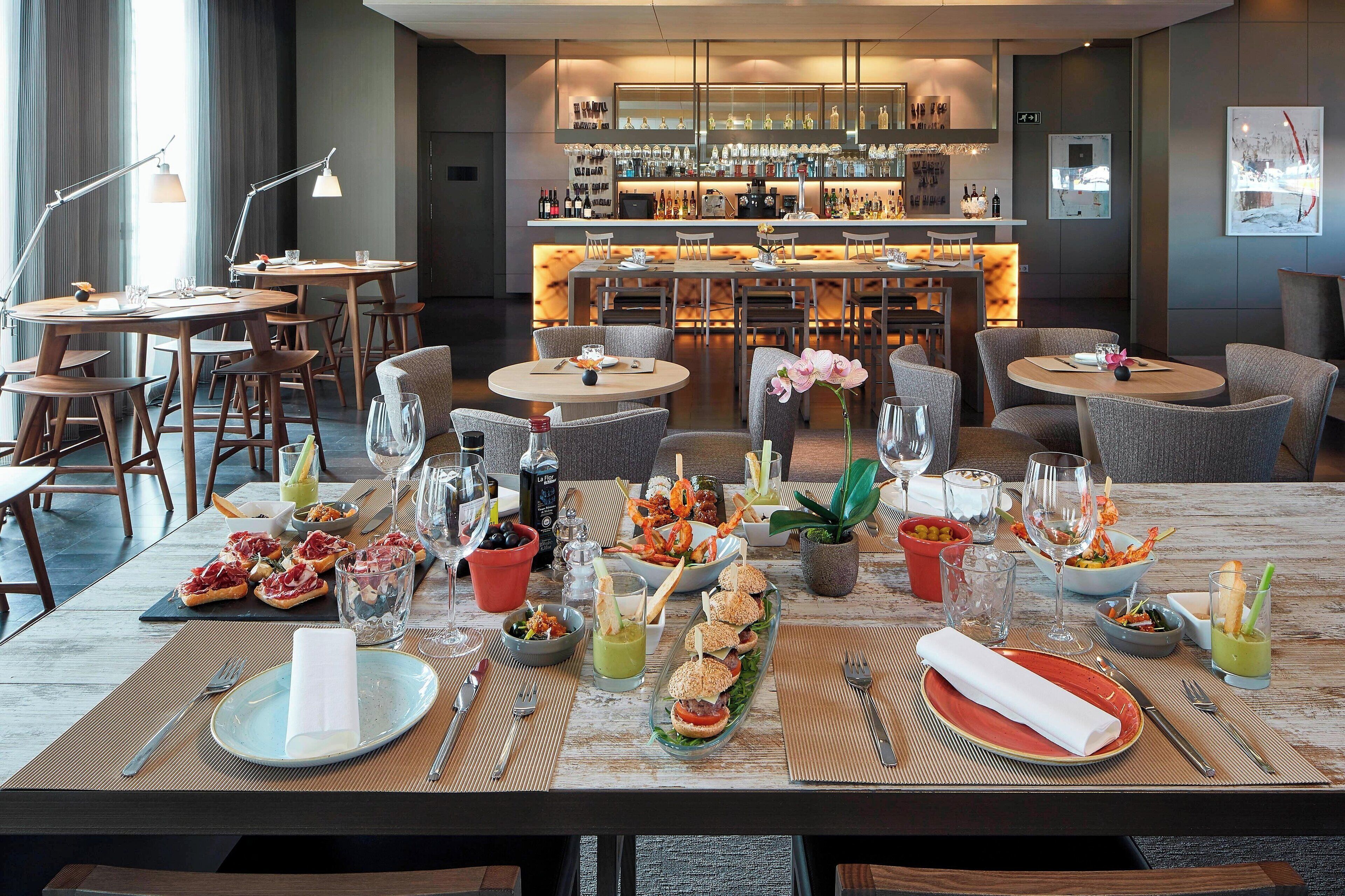 serves lunch and dinner