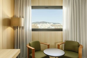 Deluxe Room, 1 King Bed | Minibar, in-room safe, desk, free cots/infant beds - AC Hotel Sants by Marriott (Barcelona)