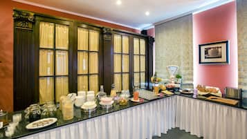 Daily buffet breakfast (EUR 14.00 per person)