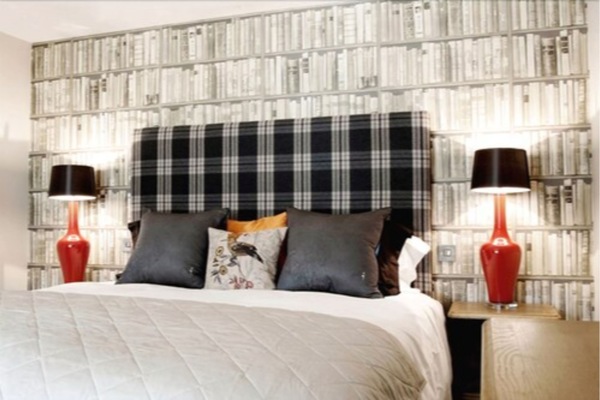 Caja de seguridad en la habitación y escritorio