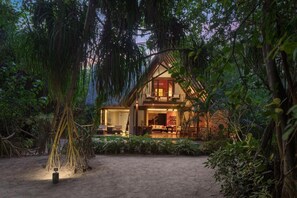 客房, 私人游泳池 (Meedhupparu Residence) | 迷你吧、客房内保险箱、办公桌、遮光窗帘