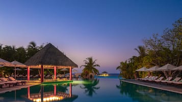 Bar en bord de piscine