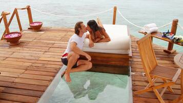 Over water villa With Jacuzzi | Terrazza/patio