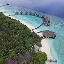 Private beach, sun-loungers, beach umbrellas, beach towels